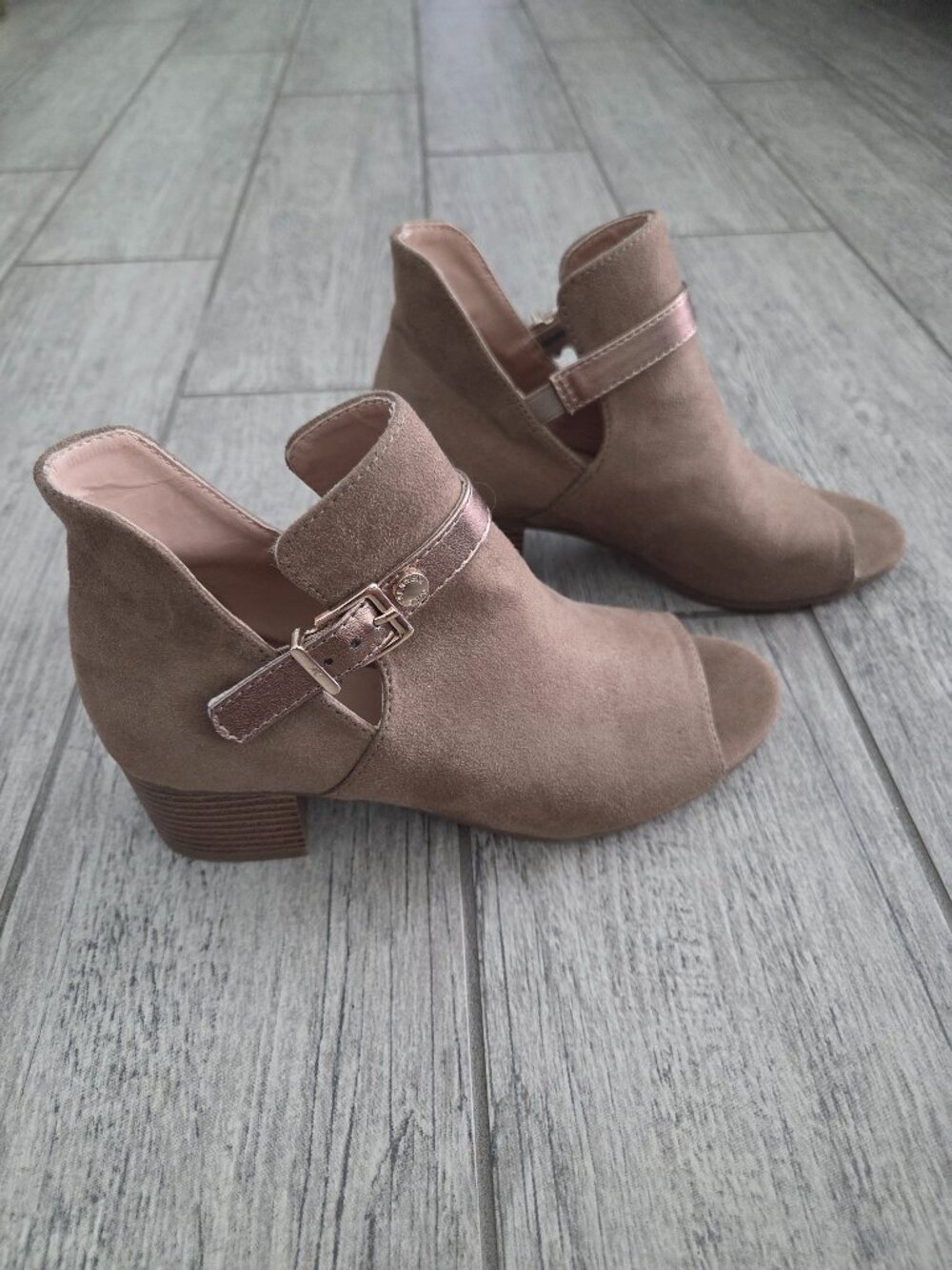 Kenneth Cole New York Girls Booties Suede Taupe Brown Peep Toe Size 4